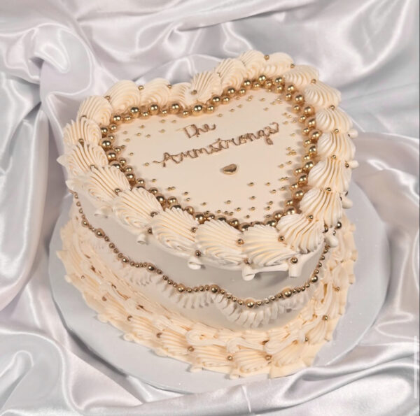 A beautiful white vintage cake